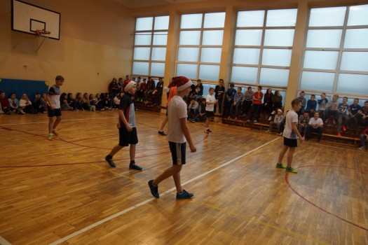 Mecz św Mikołaje kontra uczniowie 10
