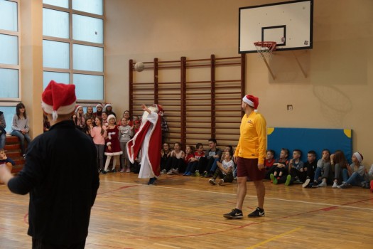 Mecz św Mikołaje kontra uczniowie 13