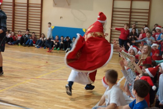 Mecz św Mikołaje kontra uczniowie 15