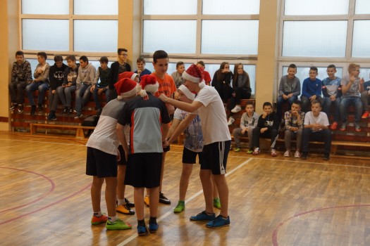Mecz św Mikołaje kontra uczniowie 17