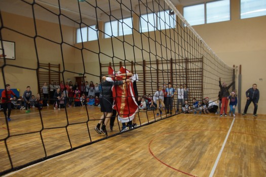 Mecz św Mikołaje kontra uczniowie 4