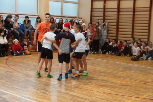 Mecz św Mikołaje kontra uczniowie 9