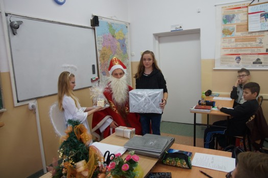 Wizyta Św Mikołaja w naszej szkole 13