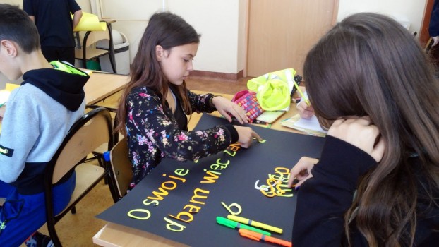 Przygotowania do odblaskowego happeningu 16