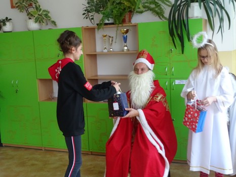 Wizyta Św. Mikołaj wnaszej szkole 2
