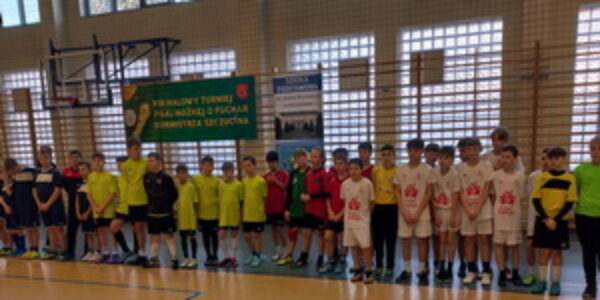 Sukces naszych uczniów w XIII Halowym Turnieju Piłki Nożnej o Puchar Burmistrza Szczucina